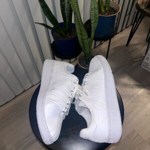 K-Swiss Women’s Classic VN Sneakers